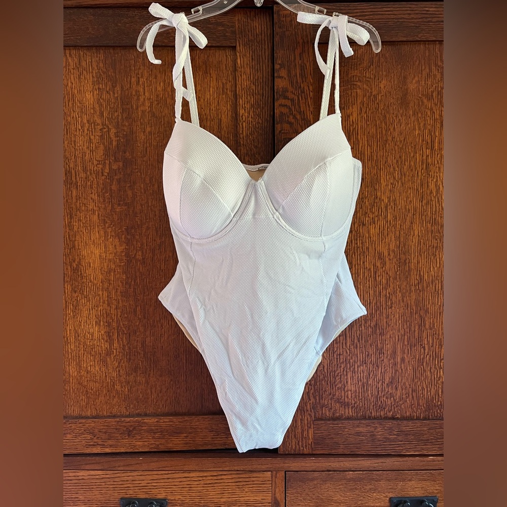 Old Navy White Swimsuit One Piece Classic Design